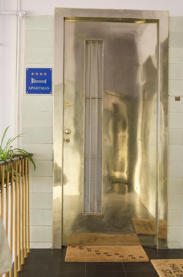 Studio Apartment With A View Of Ban Jelacic Square Zagreb Exterior foto