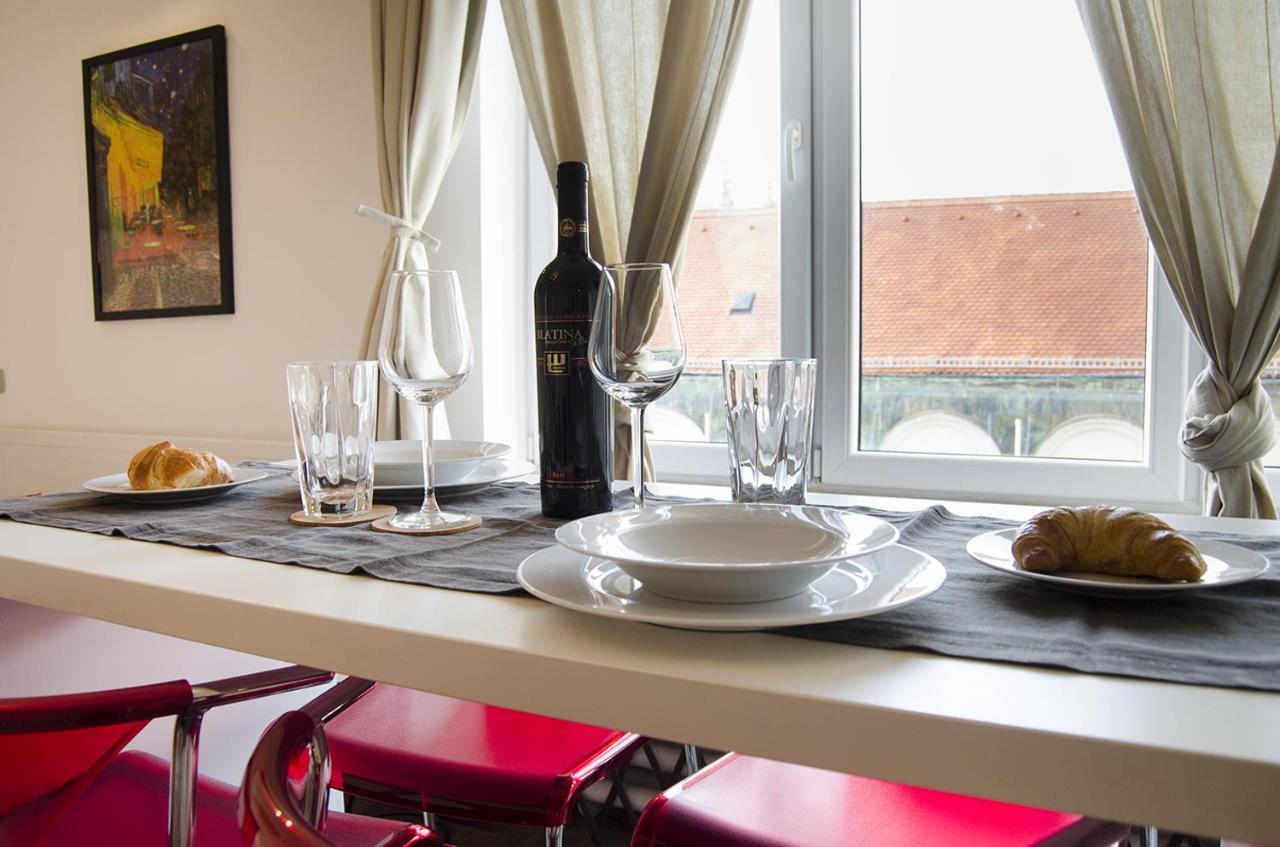 Studio Apartment With A View Of Ban Jelacic Square Zagreb Exterior foto